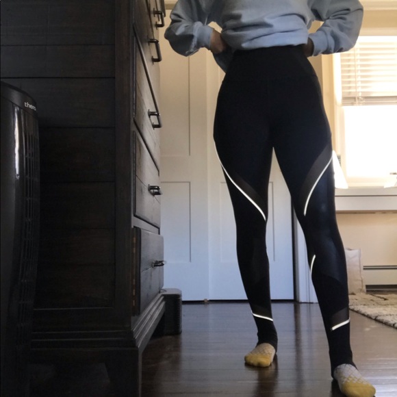 Beyond Yoga Mesh Panel Leggings - Picture 4 of 4